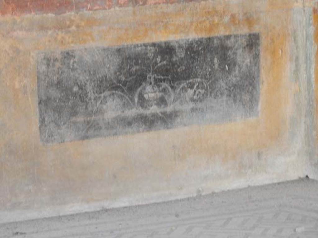 IX.3.5 Pompeii. May 2015. Room 14, detail from zoccolo of east wall in south-east corner. Photo courtesy of Buzz Ferebee.