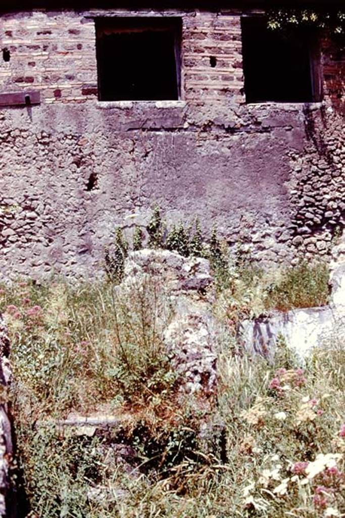 IX.3.12 Pompeii. 1978. Steps to garden area on higher level, at front. At the rear, the north wall had windows overlooking the garden/courtyard area, from IX.3.5
Photo by Stanley A. Jashemski.
Source: The Wilhelmina and Stanley A. Jashemski archive in the University of Maryland Library, Special Collections (See collection page) and made available under the Creative Commons Attribution-Non Commercial License v.4. See Licence and use details. J78f0240
