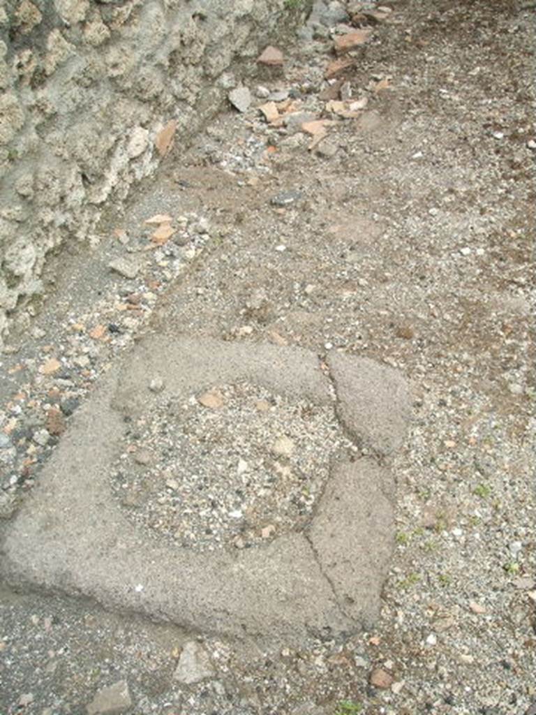 IX.3.12 Pompeii. May 2005. Room to west of kitchen. Cistern mouth.