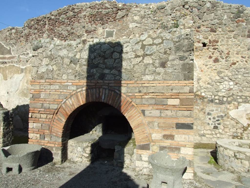 IX.3.12 Pompeii. March 2009. Oven