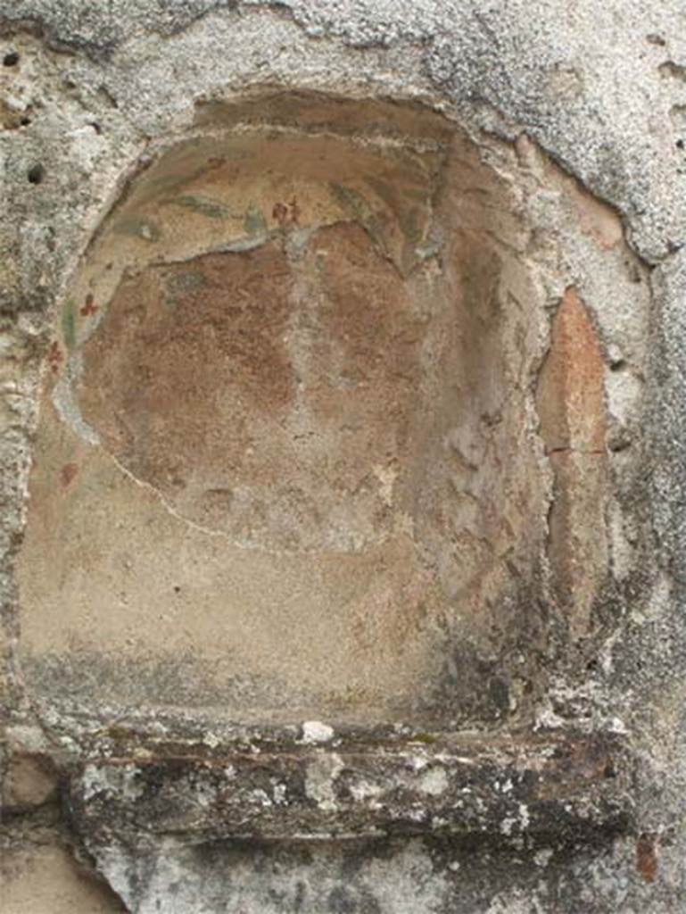 IX.3.12 Pompeii. May 2005. Niche on south wall.