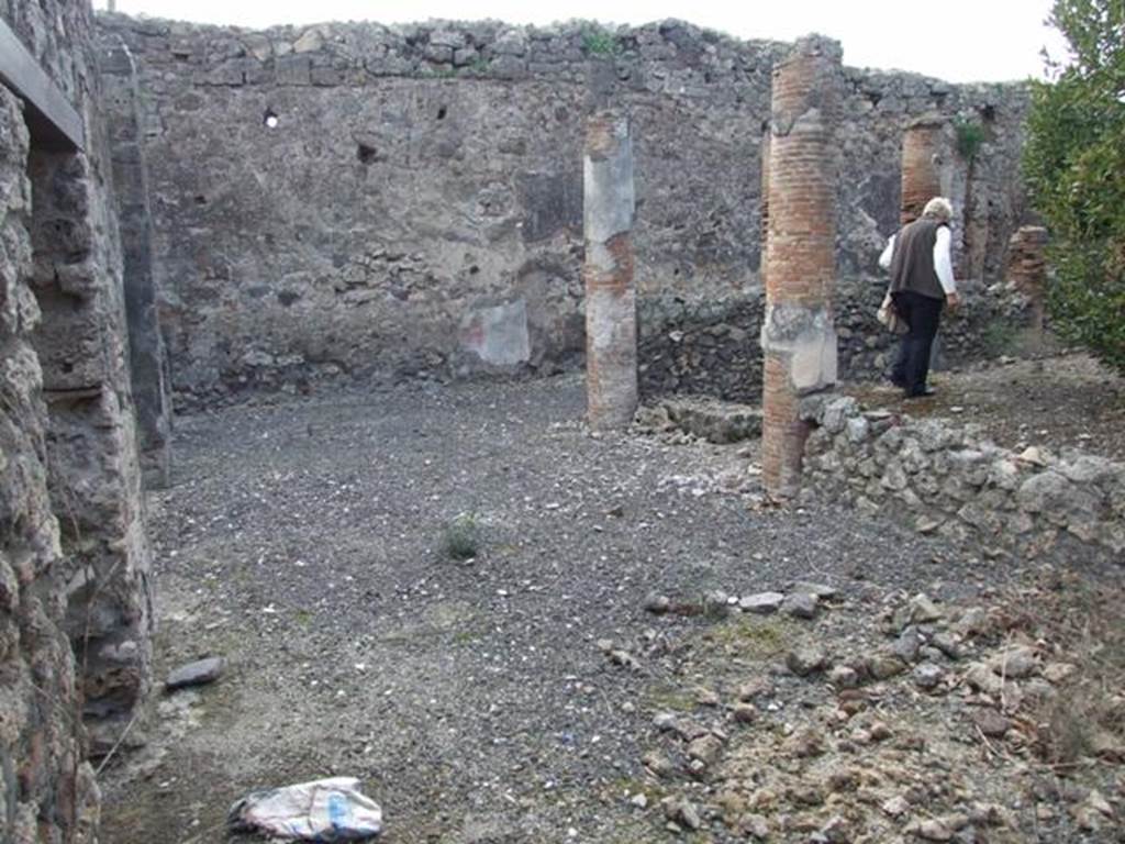 IX.3.15 Pompeii. March 2009. Room 11. Looking north west across south portico area to garden.