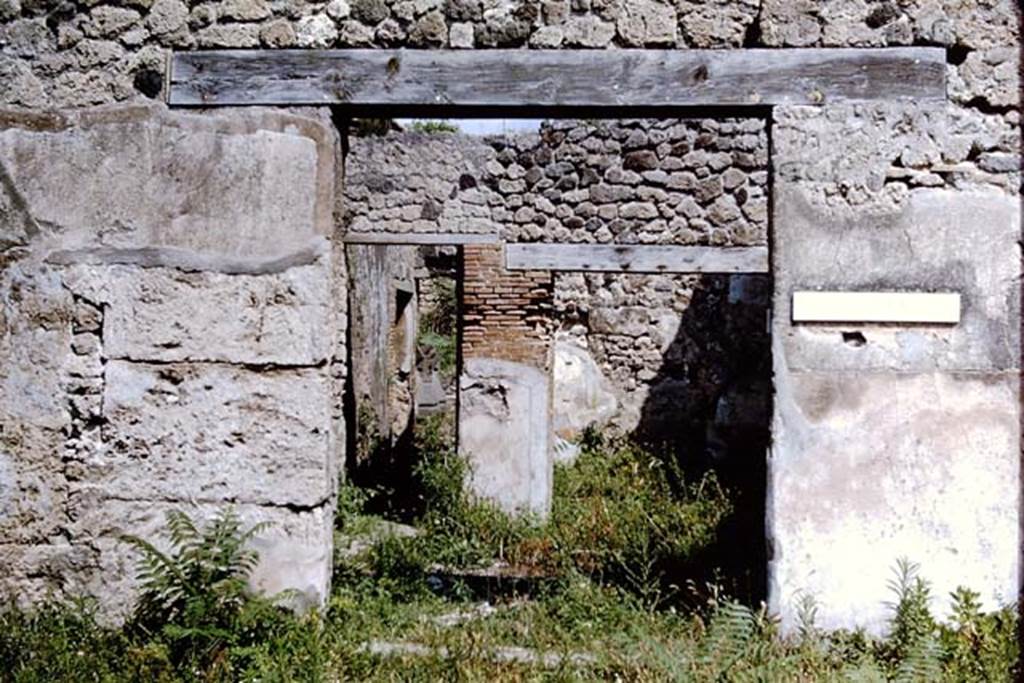 IX.3.19 Pompeii. 1964. Entrance doorway to shop-room of bakery. The corridor leading to/from the bakery is left of centre of photo. Photo by Stanley A. Jashemski.
Source: The Wilhelmina and Stanley A. Jashemski archive in the University of Maryland Library, Special Collections (See collection page) and made available under the Creative Commons Attribution-Non Commercial License v.4. See Licence and use details.
J64f1604