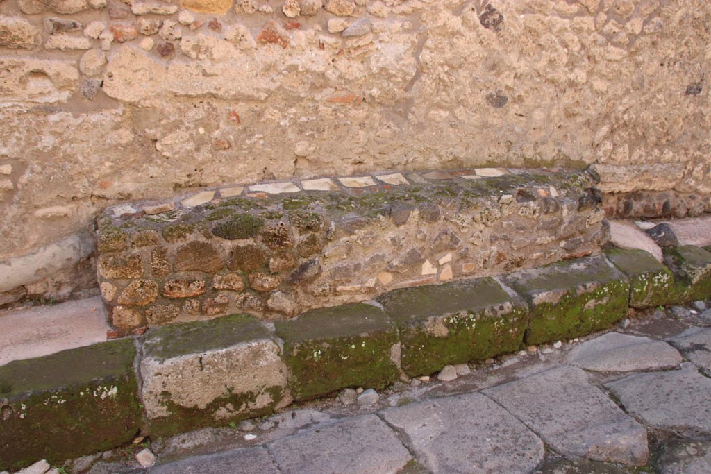IX.3.20 Pompeii. October 2022. Bench on north side of entrance doorway. Photo courtesy of Klaus Heese.