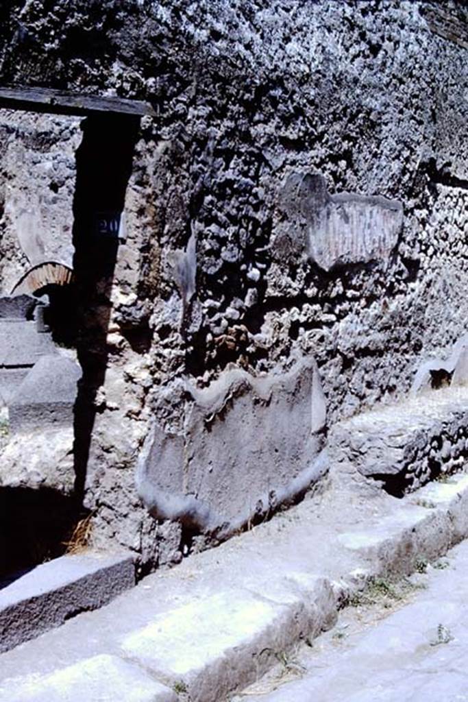 IX.3.20 Pompeii. 1966. Entrance doorway, with seat outside and graffiti painted on wall.
Photo by Stanley A. Jashemski.
Source: The Wilhelmina and Stanley A. Jashemski archive in the University of Maryland Library, Special Collections (See collection page) and made available under the Creative Commons Attribution-Non Commercial License v.4. See Licence and use details.
J66f0471
