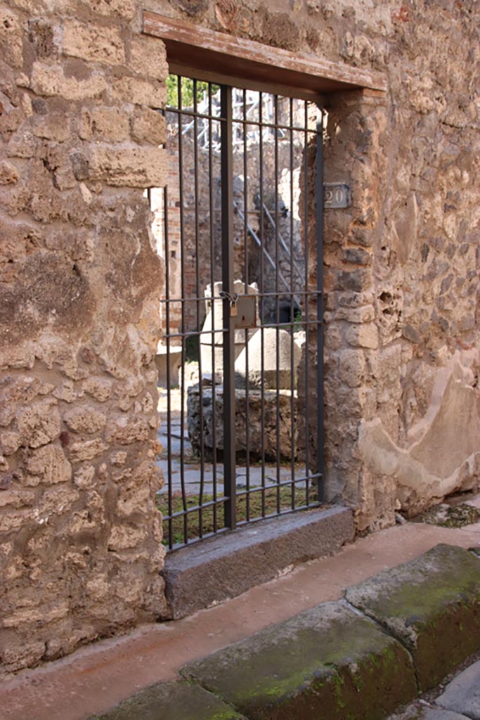 IX.3.20 Pompeii. October 2022. Entrance doorway. Photo courtesy of Klaus Heese.