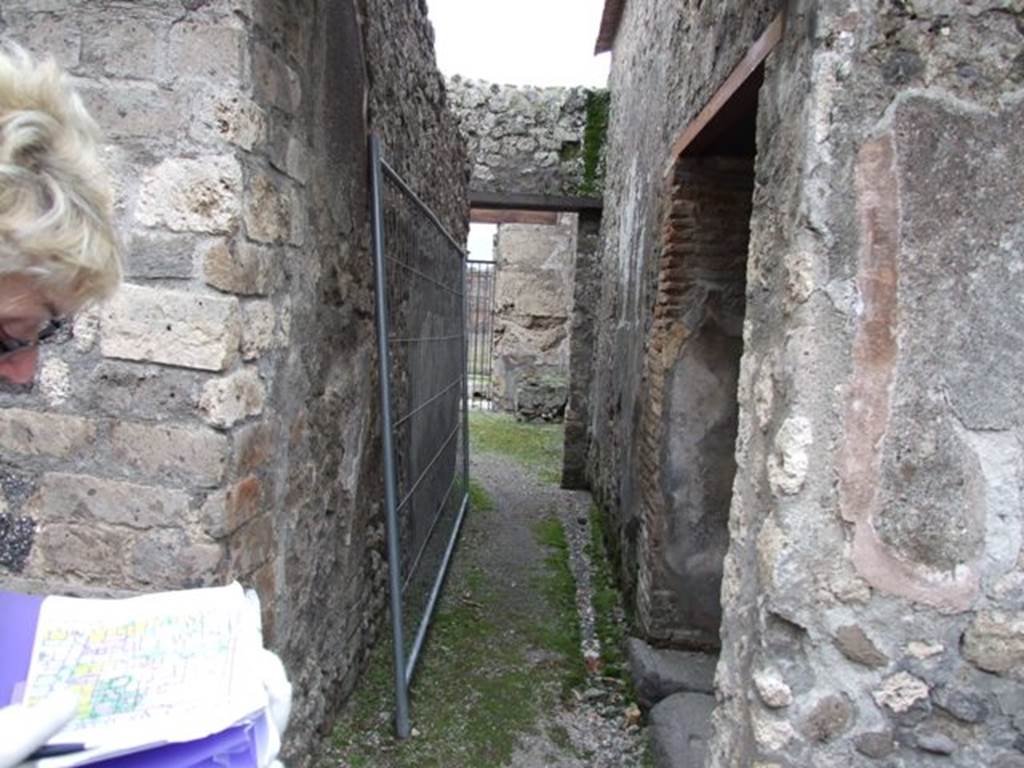 IX.3.20. Bakery. December 2007. Corridor leading south to IX.3.19.