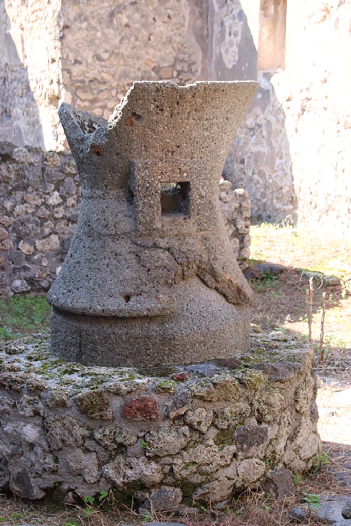 IX.3.20 Pompeii. Pompeii. October 2022. Room 1, detail of mill in bakery. Photo courtesy of Klaus Heese.