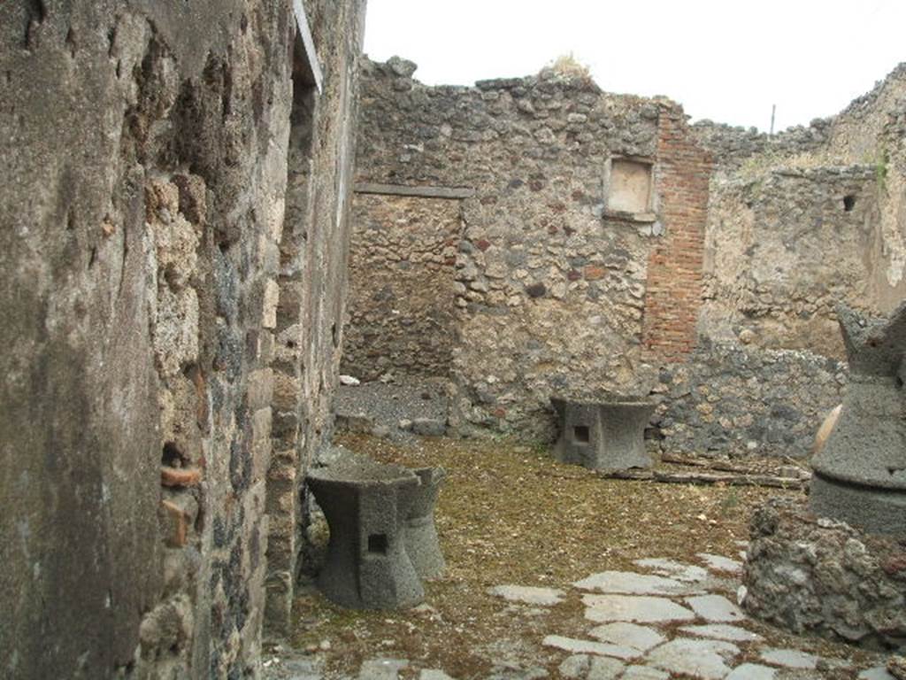 IX.3.20 Pompeii. May 2005. Room 1, looking west to room 9 and niche on west wall.