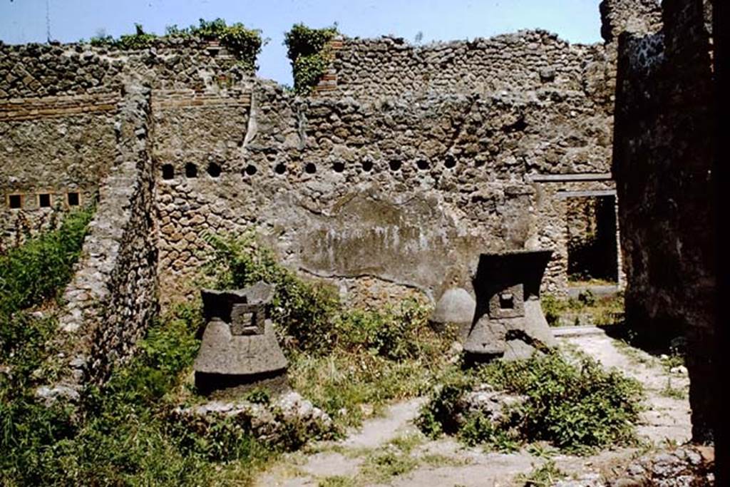 IX.3.20 Pompeii. 1964. East wall, of stables on left, and bakery with entrance doorway, on right. Photo by Stanley A. Jashemski.
Source: The Wilhelmina and Stanley A. Jashemski archive in the University of Maryland Library, Special Collections (See collection page) and made available under the Creative Commons Attribution-Non Commercial License v.4. See Licence and use details.
J64f1638