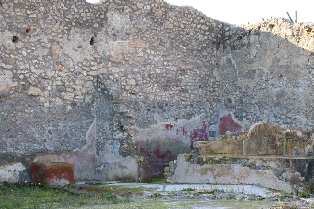 IX.3.22 Pompeii. December 2018.
Looking towards room in north-west corner, with red painted wall decoration. Photo courtesy of Aude Durand.