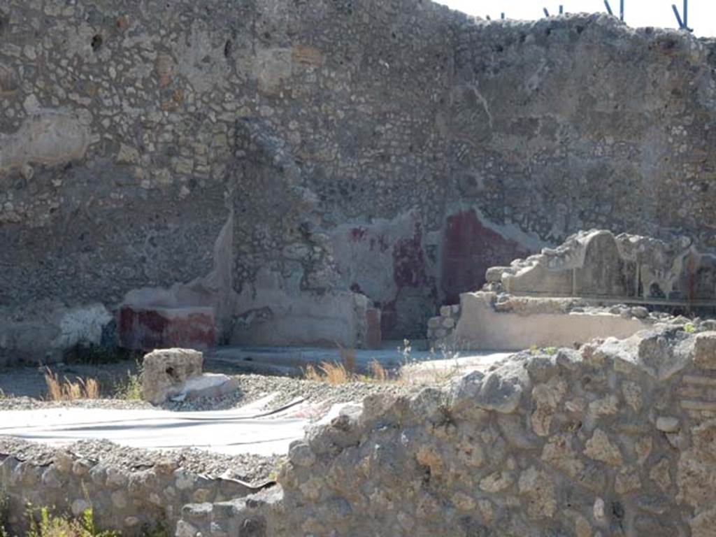 IX.3.22 Pompeii. May 2017. Looking north-west from IX.3.21 towards rear room with painted wall decorations. Photo courtesy of Buzz Ferebee.