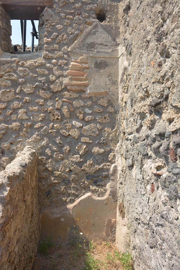 IX.3.23 Pompeii. July 2017. Room d, north wall in north-east corner.
Foto Annette Haug, ERC Grant 681269 DÉCOR.