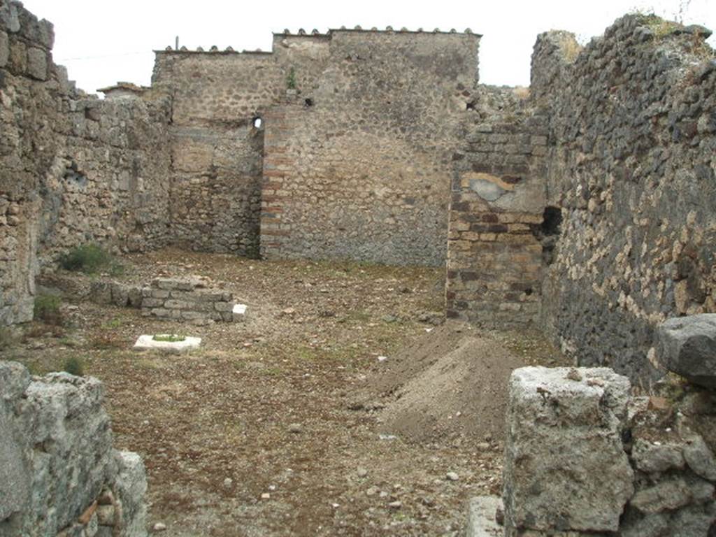 IX.3.25 Pompeii. May 2005. Looking south from entrance corridor, across atrium towards site of rooms at rear.