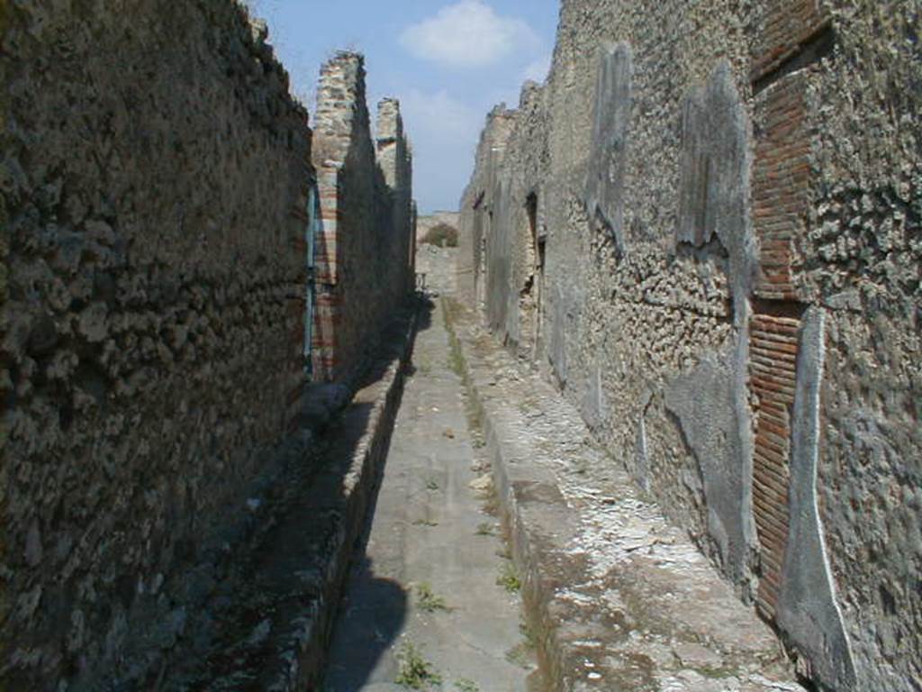 IX.4.15 Vico di Tesmo looking north towards Via di Nola IX.5