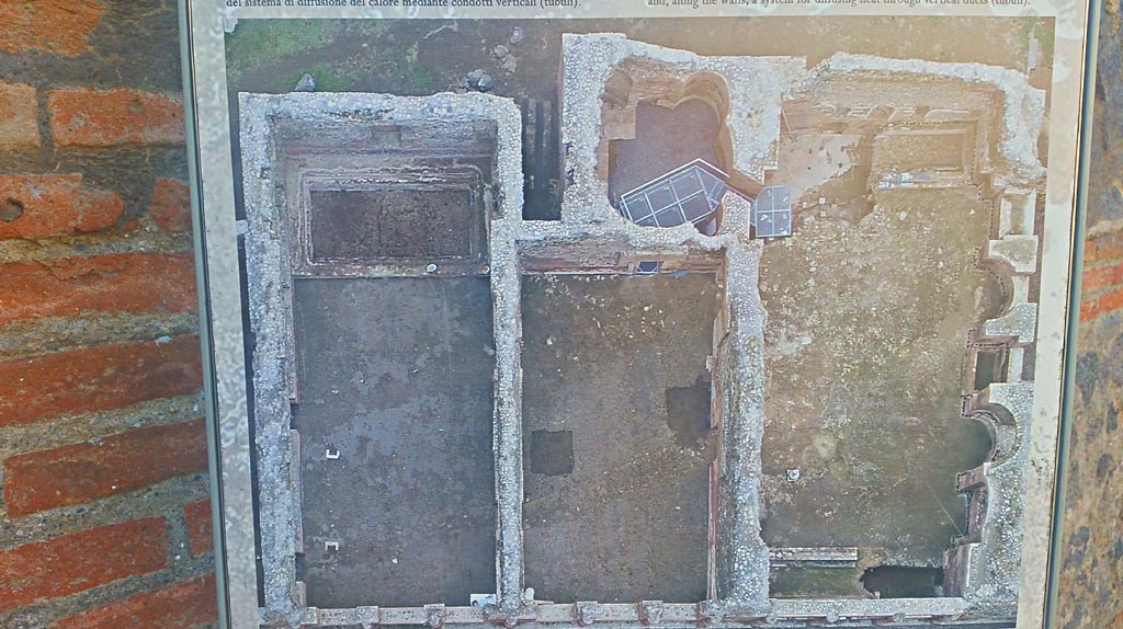 IX.4.18 Pompeii. December 2019.
Descriptive plan of Frigidarium “p” on left, Tepidarium “q” in centre, Caldarium “s” on right, and room “r” upper centre.
Photo courtesy of Giuseppe Ciaramella.