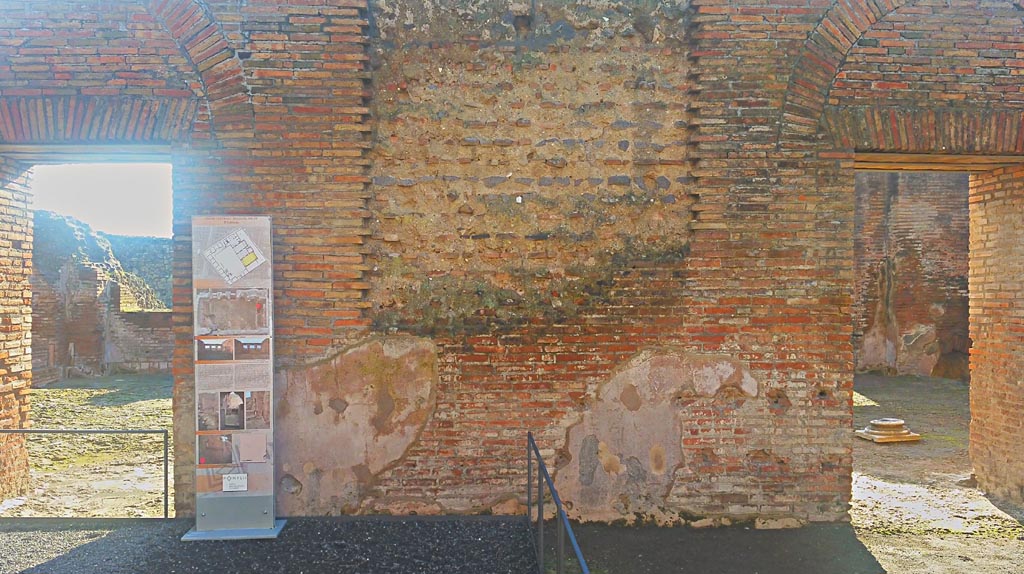 IX.4.18 Pompeii. December 2019. Tepidarium “q”, looking towards south wall with two doorways into Caldarium “s”.
Photo courtesy of Giuseppe Ciaramella.