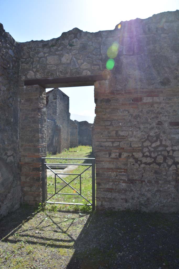 IX.5.1 Pompeii. March 2017.
South-east corner with doorway to atrium of IX.5.2 in south wall.
Foto Christian Beck, ERC Grant 681269 DÉCOR.