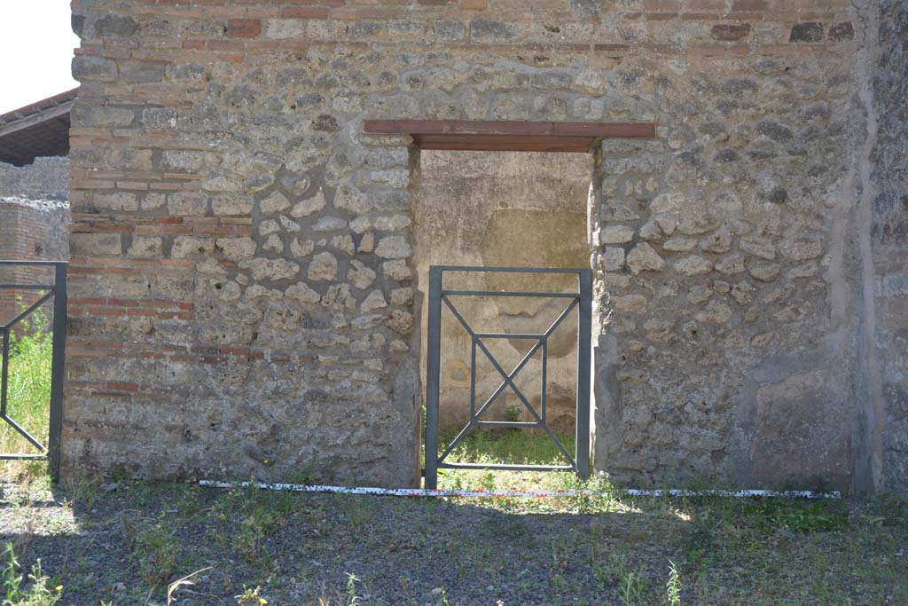 IX.5.1 Pompeii. May 2017. Doorway in south wall at west end.
Foto Christian Beck, ERC Grant 681269 DÉCOR.