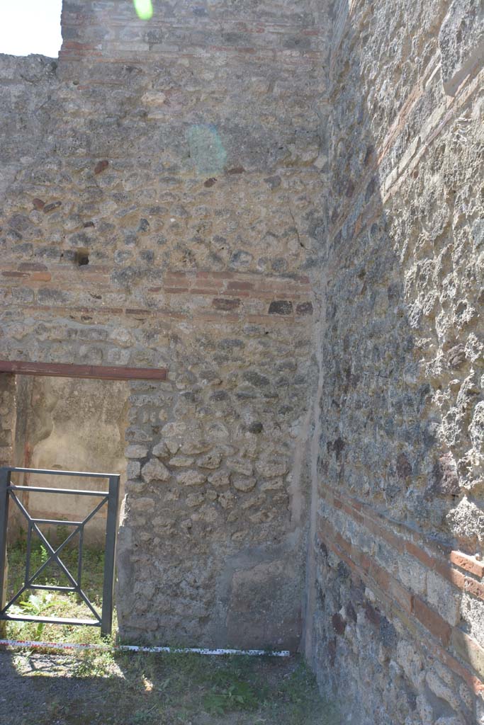 IX.5.1 Pompeii. May 2017. Looking towards south wall in south-west corner.
Foto Christian Beck, ERC Grant 681269 DÉCOR.