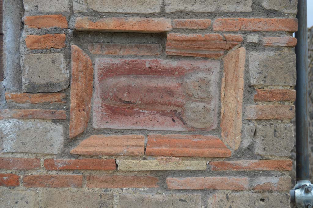 IX.5.1 Pompeii. March 2018.
Terracotta wall plaque of phallus on wall on west side of entrance doorway.
Foto Taylor Lauritsen, ERC Grant 681269 DÉCOR.