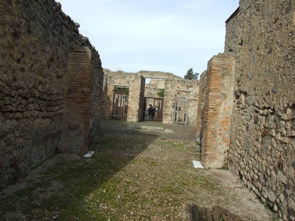 IX.5.2 Pompeii. December 2007.
Room 10, looking north across double length tablinum and view across atrium to front entrance.
The dog-kennel (see below) would have been seen on the left.