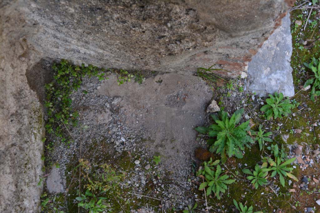 IX.5.2 Pompeii. March 2017. Room ‘L’, remaining flooring near west wall.
Foto Christian Beck, ERC Grant 681269 DÉCOR.