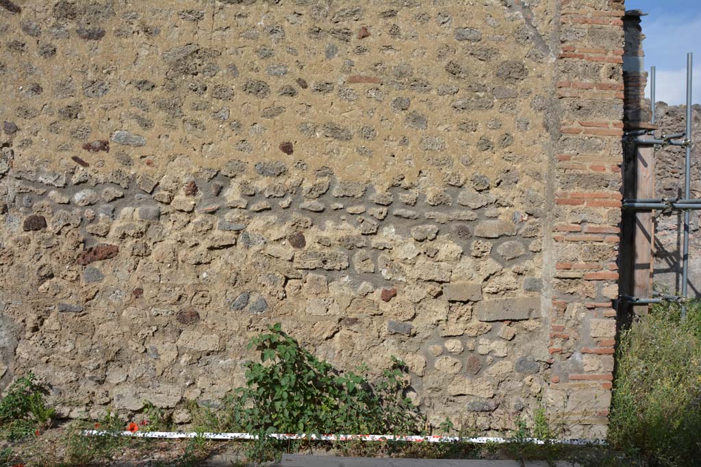 IX.5.2 Pompeii. May 2017. Room ‘L’, east wall at south end.
Foto Christian Beck, ERC Grant 681269 DÉCOR.