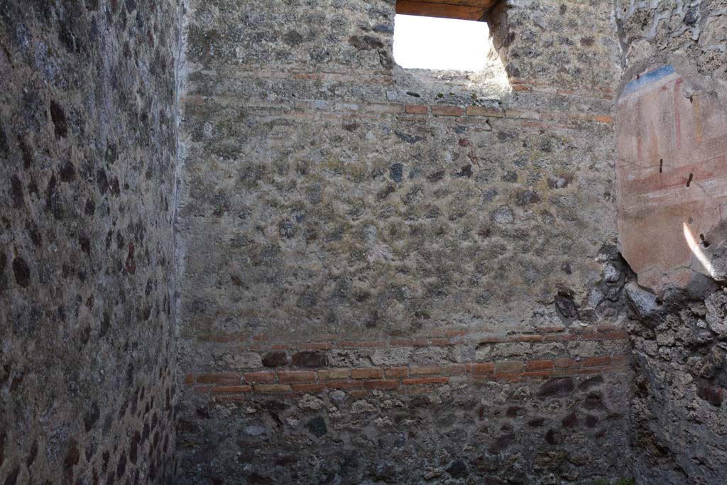 IX.5.2 Pompeii. March 2017. Room �n�, looking towards west wall with window overlooking Vicolo di Tesmo. 
Foto Christian Beck, ERC Grant 681269 D�COR.
