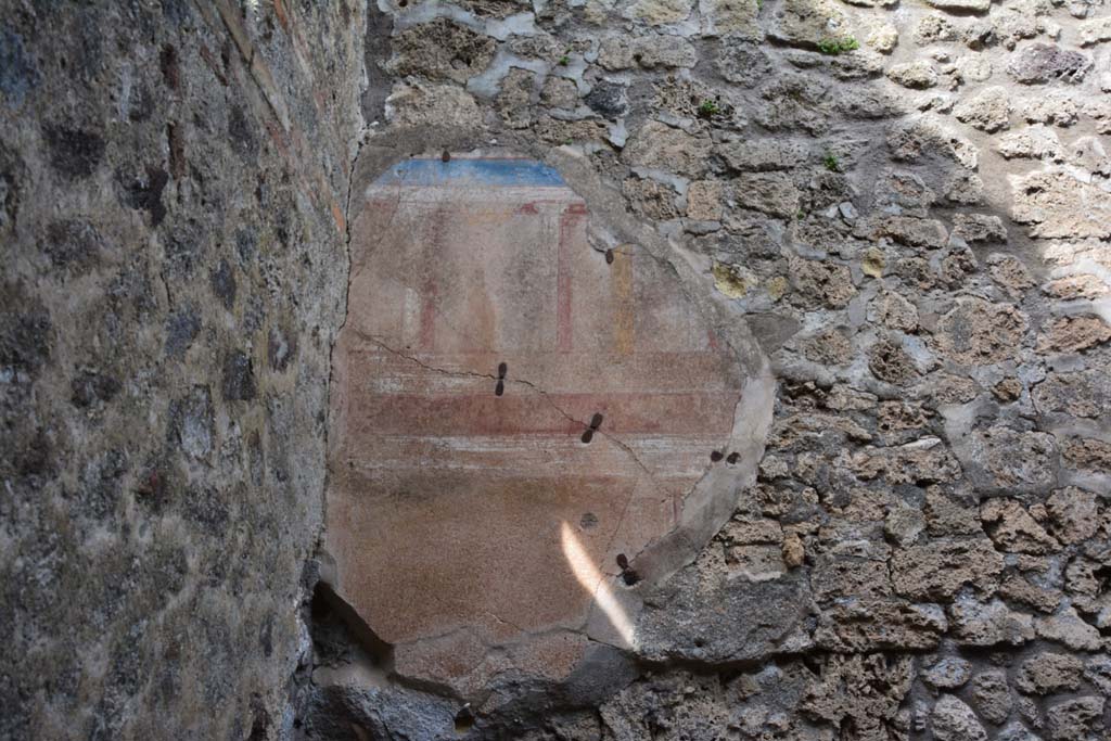 IX.5.2 Pompeii. March 2017. Room �n�, looking towards remaining painted plaster at west end of north wall.  
Foto Christian Beck, ERC Grant 681269 D�COR.
