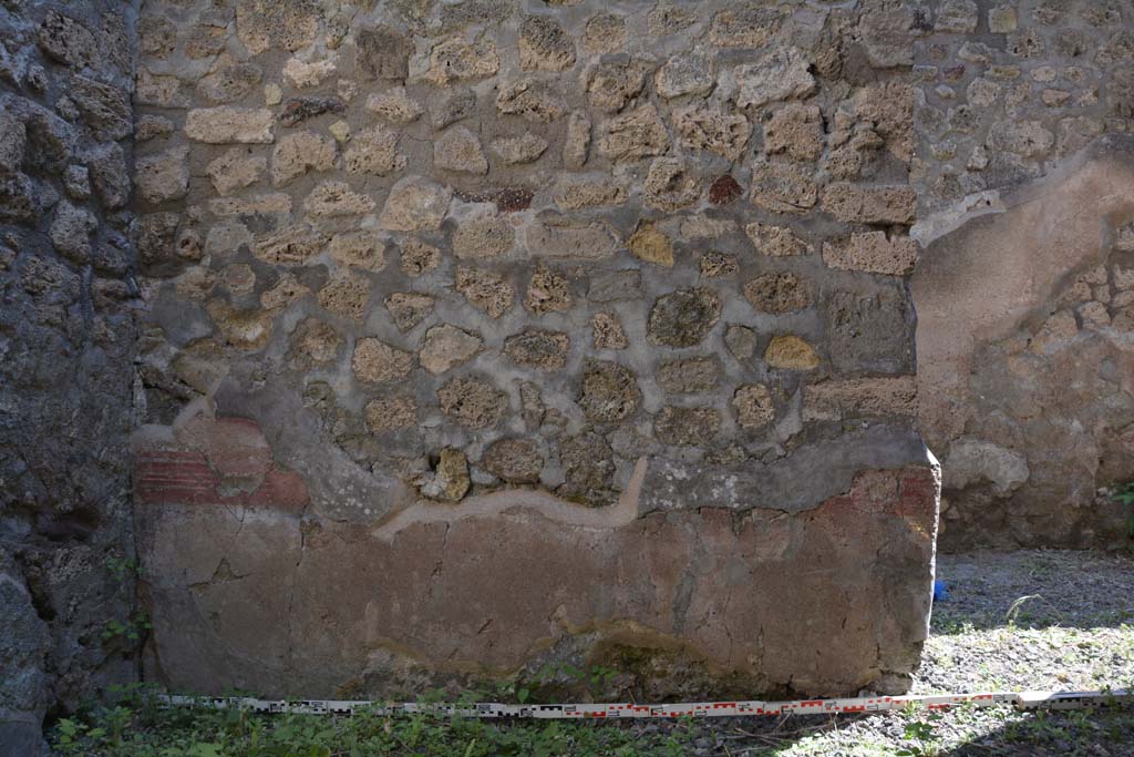 IX.5.2 Pompeii. May 2017. Room �n�, east wall at north end of doorway to corridor �m�, on right.
Foto Christian Beck, ERC Grant 681269 D�COR.

