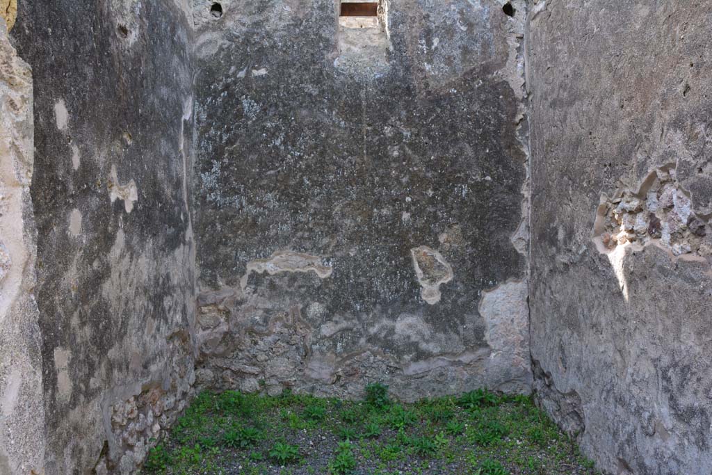 IX.5.2 Pompeii. March 2017. Room ‘r’, looking west from entrance doorway.
Foto Christian Beck, ERC Grant 681269 DÉCOR.