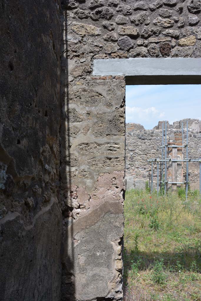 IX.5.2 Pompeii. May 2017. Room ‘r’, upper east wall in north-east corner.
Foto Christian Beck, ERC Grant 681269 DÉCOR.