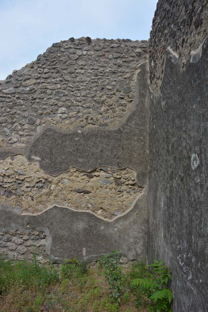 IX.5.2 Pompeii. May 2017. Room ‘v’, east wall in south-east corner.
Foto Christian Beck, ERC Grant 681269 DÉCOR.