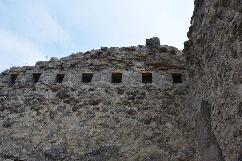 IX.5.2 Pompeii. May 2017. Room ‘y’, upper south wall above south-west corner.
Foto Christian Beck, ERC Grant 681269 DÉCOR.