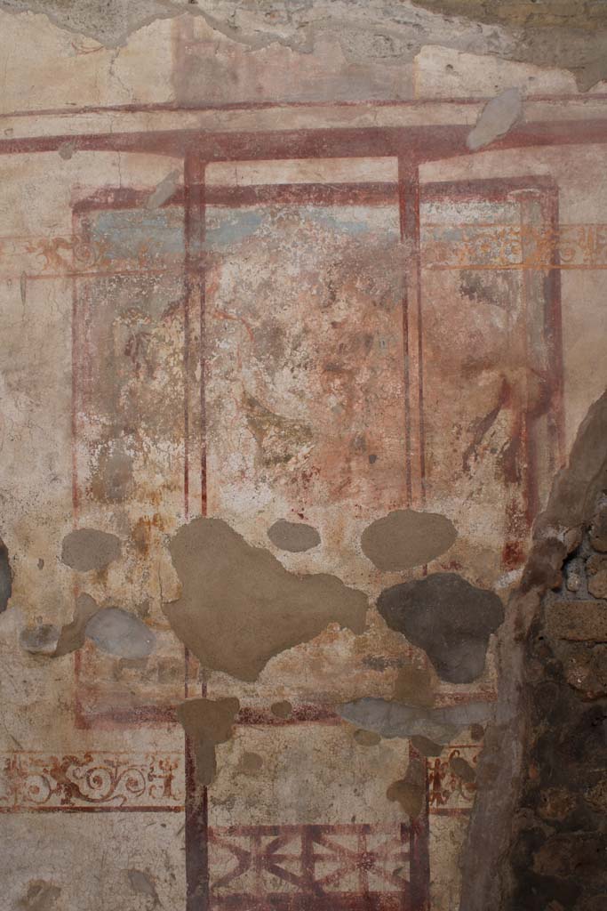 IX.5.2 Pompeii. May 2019. Room ‘c’, central wall painting on south wall.
Foto Christian Beck, ERC Grant 681269 DÉCOR.
According to Schefold, this was a painting of Ariadne, Dionysus and Silenus.
See Schefold, K., 1962. Vergessenes Pompeji. Bern: Francke. (T. 173,1).
According to PPP, this wall painting may be of Hermaphrodite and a maenad.
See Bragantini, de Vos, Badoni, 1986. Pitture e Pavimenti di Pompei, Parte 3. Rome: ICCD. (p.451).