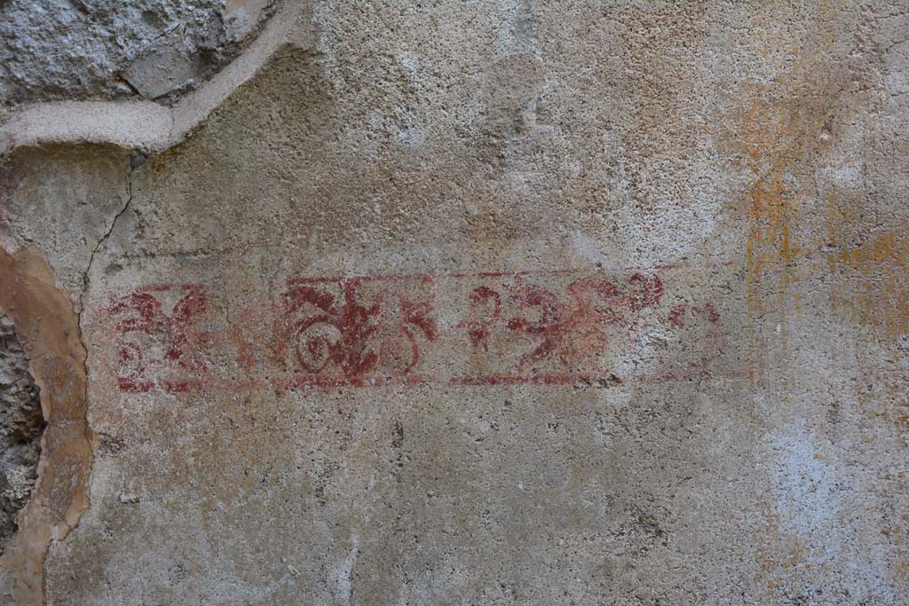 IX.5.2 Pompeii. March 2017.
Room ‘f’, detail of wall decoration on north wall showing griffins at the side of a sphynx on a white background.
Foto Christian Beck, ERC Grant 681269 DÉCOR.