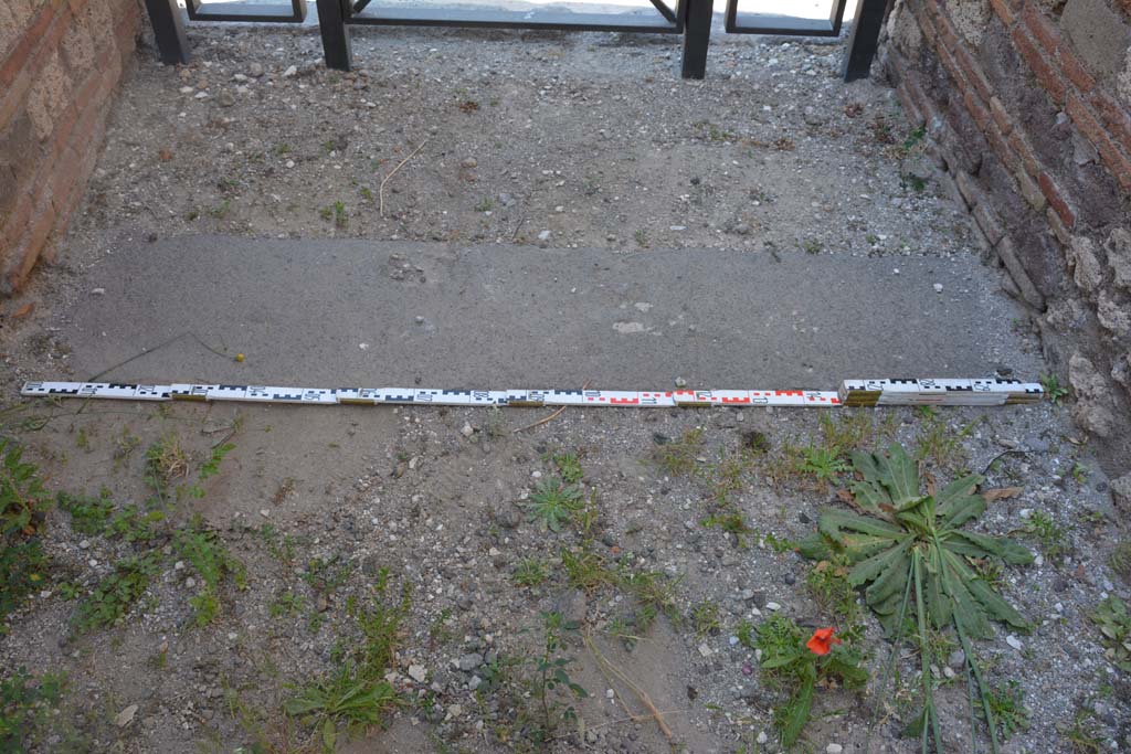 IX.5.2 Pompeii. May 2017. Room ‘a’, looking north with details along entrance corridor/fauces towards entrance vestibule.
Foto Christian Beck, ERC Grant 681269 DÉCOR.