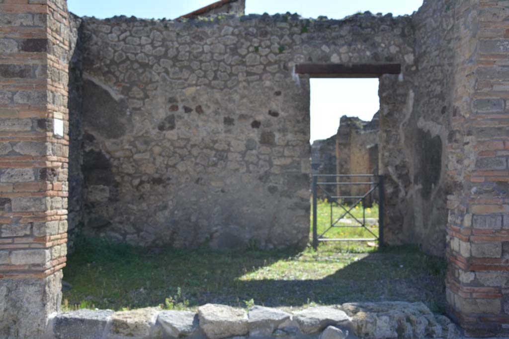 IX.5.3 Pompeii. March 2017. Looking across entrance doorway towards south wall.
Foto Christian Beck, ERC Grant 681269 DÉCOR.