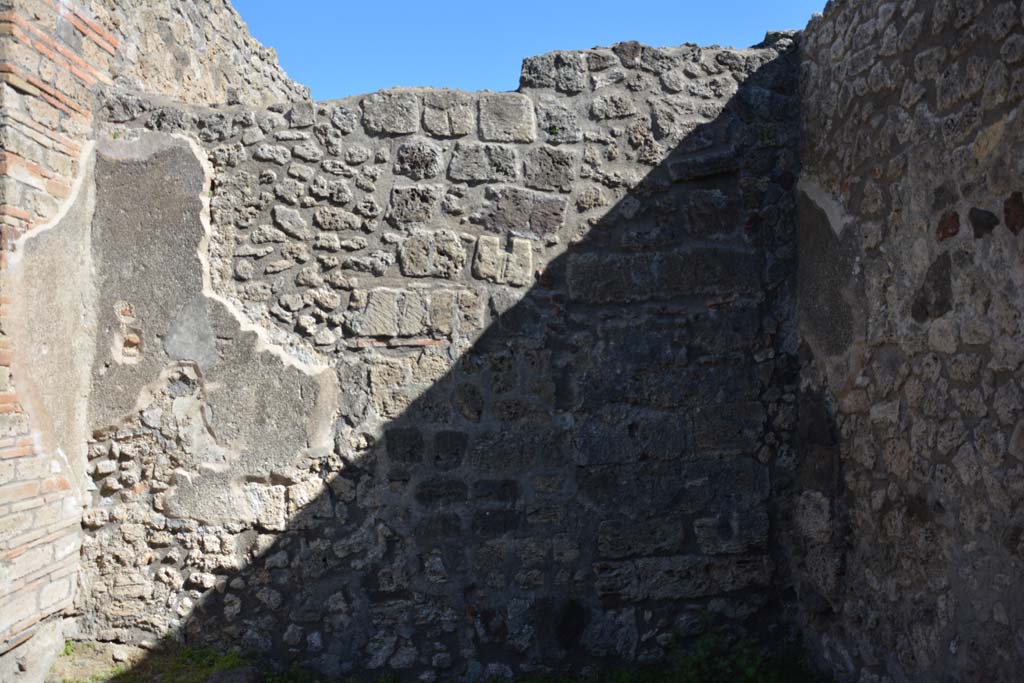 IX.5.3 Pompeii. March 2017. Looking towards east wall of shop-room.
Foto Christian Beck, ERC Grant 681269 DÉCOR.
