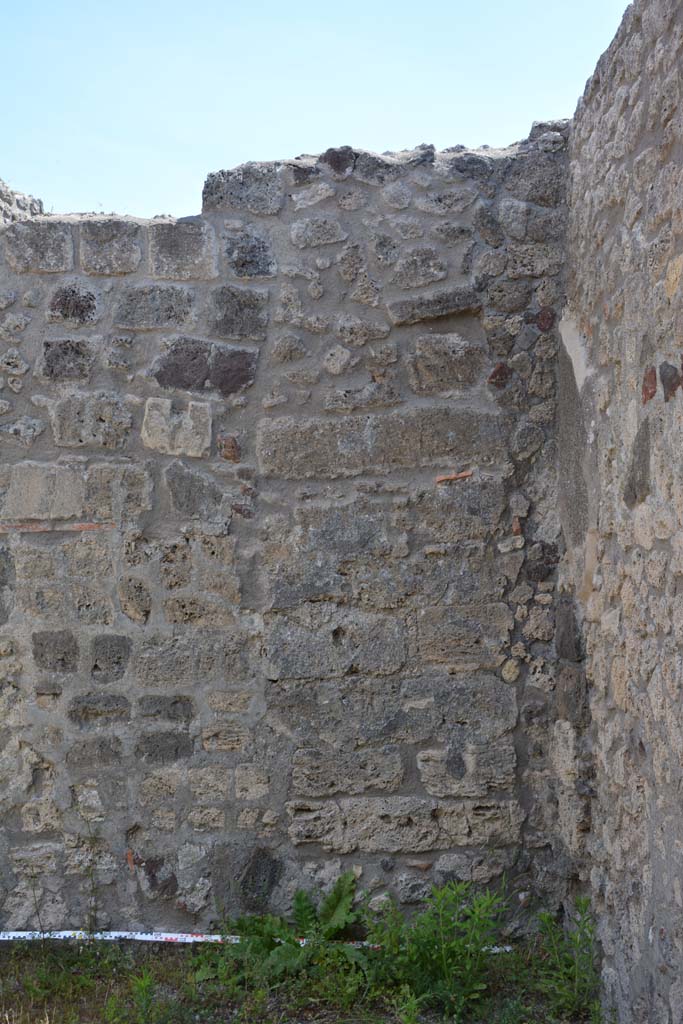 IX.5.3 Pompeii. May 2017. Looking towards east wall in south-east corner.
Foto Christian Beck, ERC Grant 681269 DÉCOR.