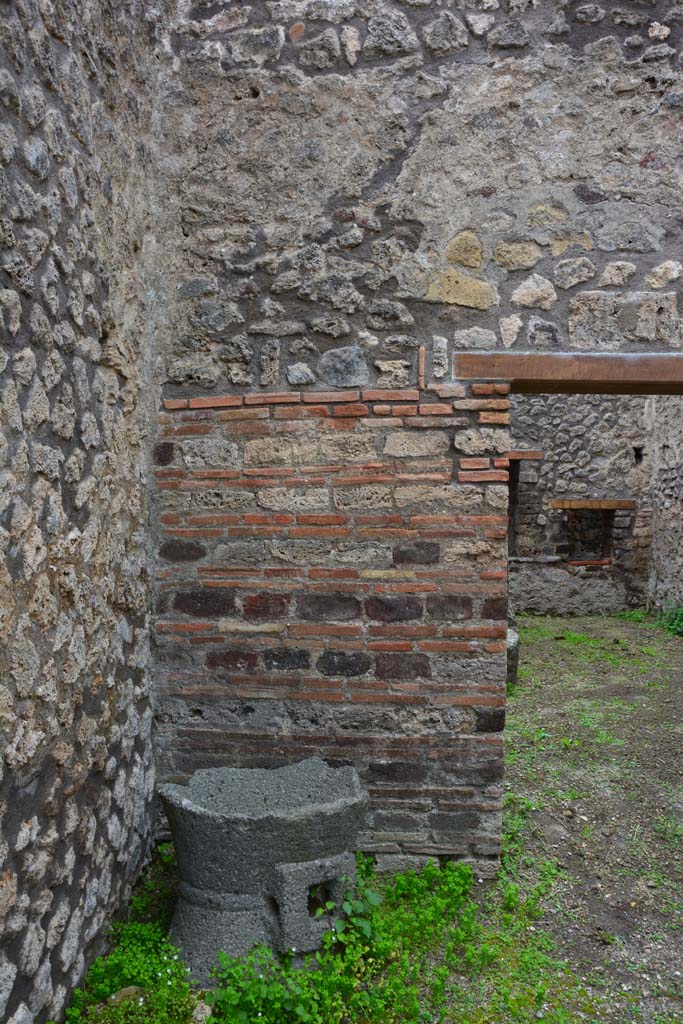 IX.5.4 Pompeii. March 2017. Room c, south wall in south-east corner.
Foto Christian Beck, ERC Grant 681269 DÉCOR.