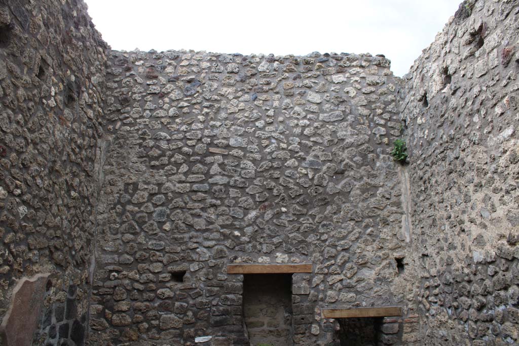 IX.5.4 Pompeii. March 2019. Room d, upper south wall.
Foto Christian Beck, ERC Grant 681269 DÉCOR.