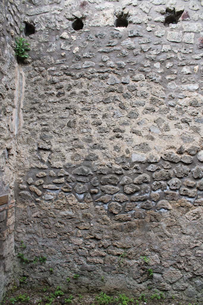 IX.5.4 Pompeii. March 2019. Room d, looking towards south-west corner and west wall.
Foto Christian Beck, ERC Grant 681269 DÉCOR.