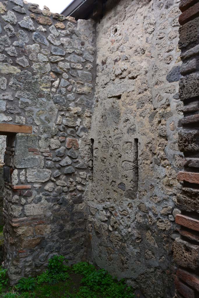 IX.5.4 Pompeii. March 2017. Room e, west wall in south-west corner.
Foto Christian Beck, ERC Grant 681269 DÉCOR.