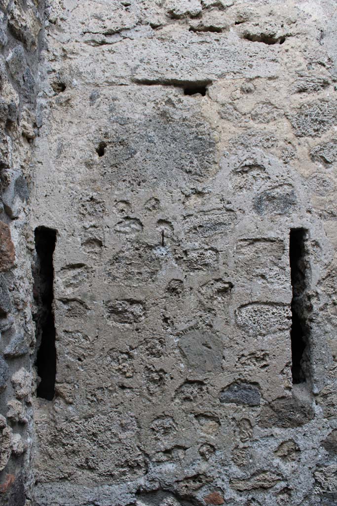 IX.5.4 Pompeii. March 2019. Room e, detail in west wall in south-west corner.
Foto Christian Beck, ERC Grant 681269 DÉCOR.