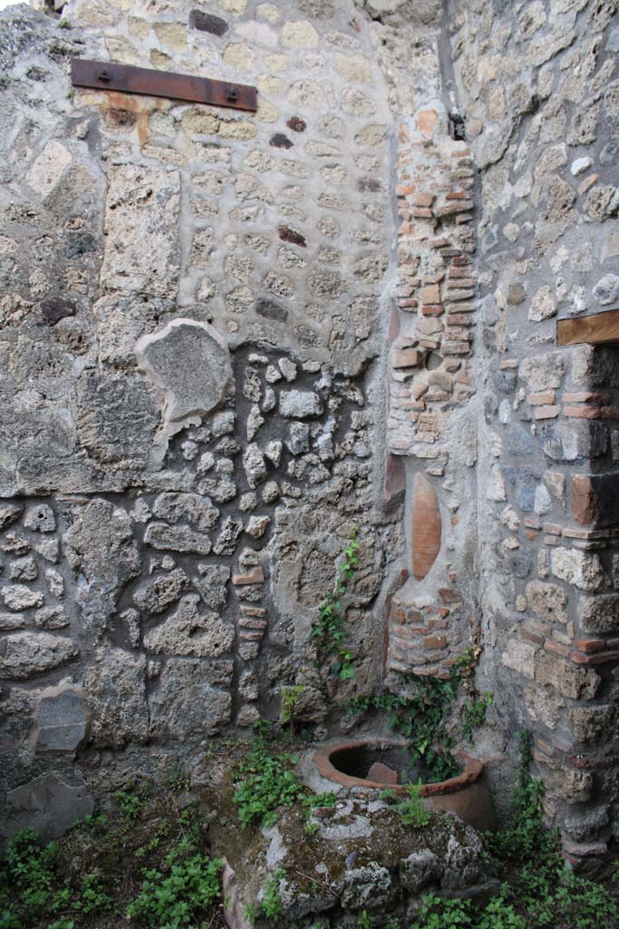 IX.5.4 Pompeii. March 2019. Room f, north-west corner.
Foto Christian Beck, ERC Grant 681269 DÉCOR.
