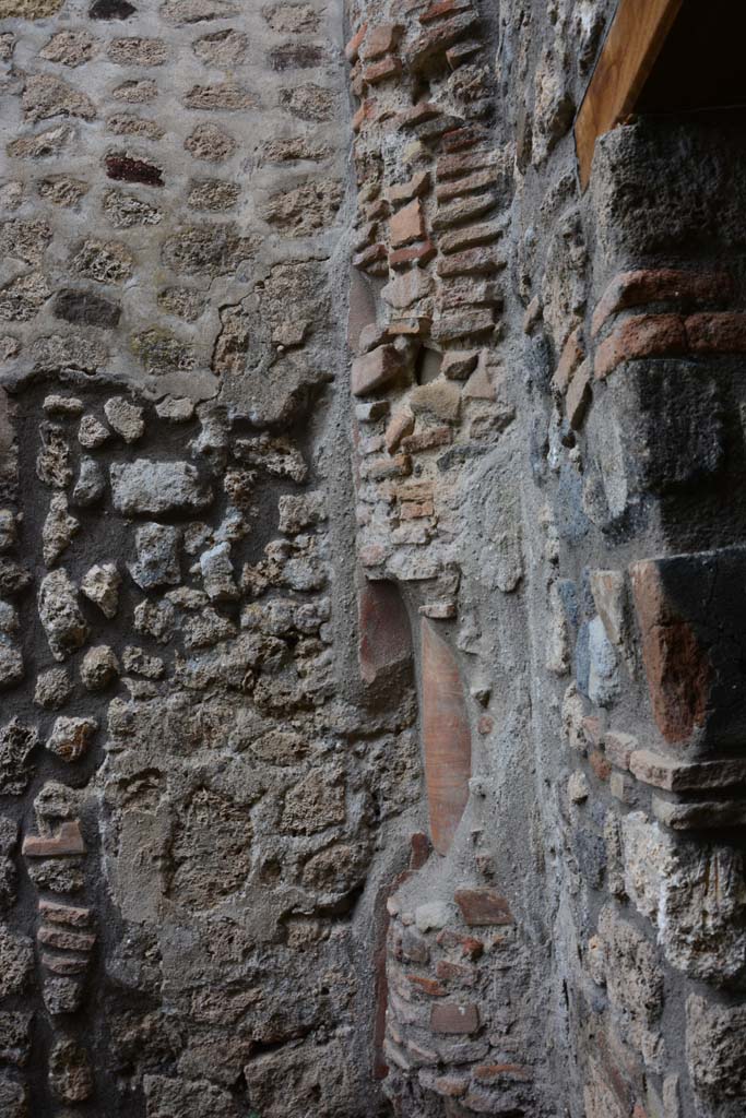IX.5.4 Pompeii. March 2017. Room f, looking west in north- west corner.
Foto Christian Beck, ERC Grant 681269 DÉCOR.