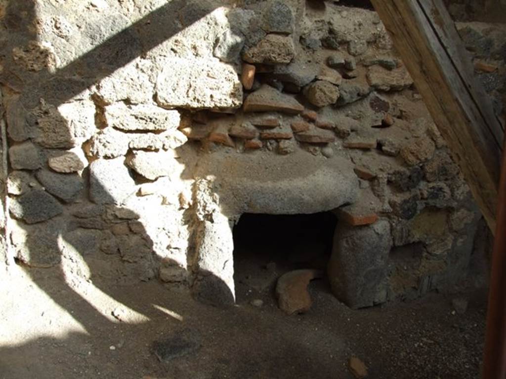 IX.5.4 Pompeii. December 2007. Remains of oven, with opening made of lava-stone.