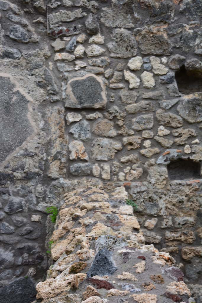 IX.5.4 Pompeii. March 2017.
Room g, on left, and room h, on right. Looking towards east wall, with dividing south wall, in centre.
Foto Christian Beck, ERC Grant 681269 DÉCOR.